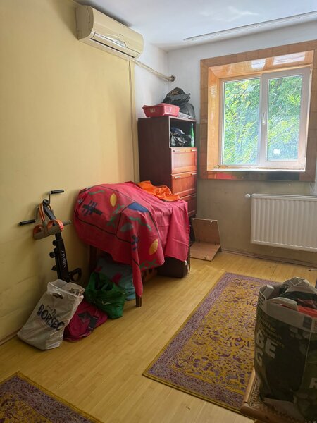 Drumul Taberei 34, metrou Favorit, bloc tip F, etaj 2 din 4